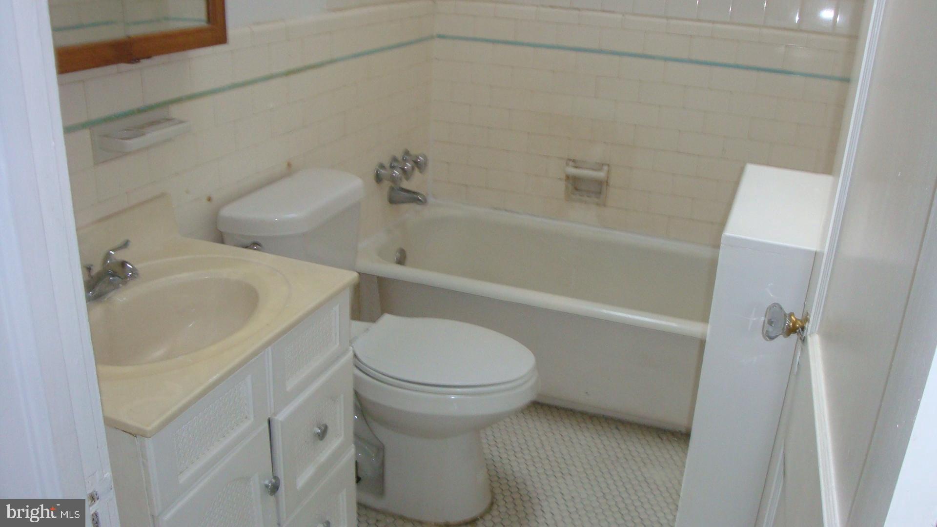 85 Springton Road Upper Darby, PA 19082 - Photo 6 of 17