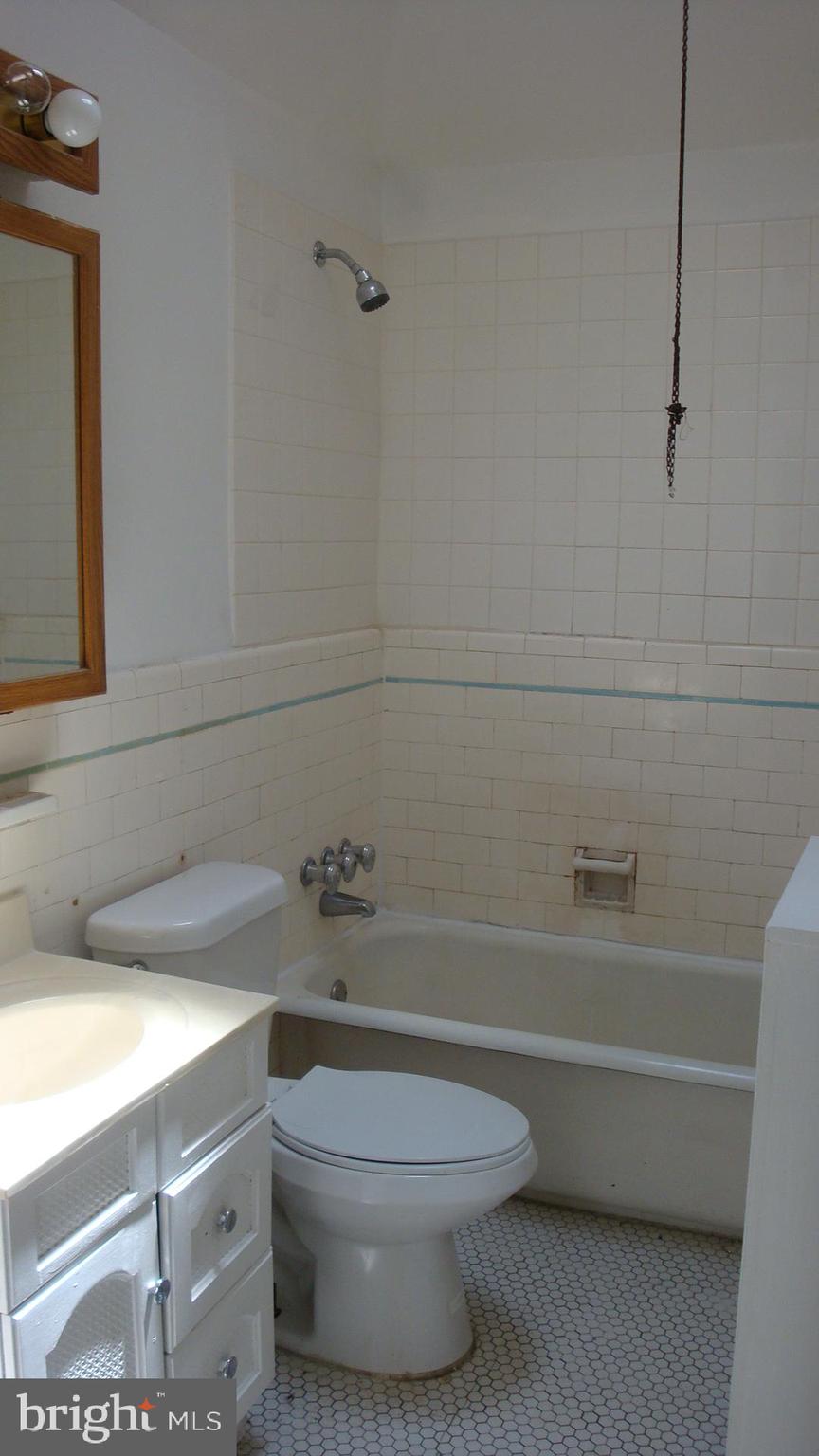 85 Springton Road Upper Darby, PA 19082 - Photo 7 of 17