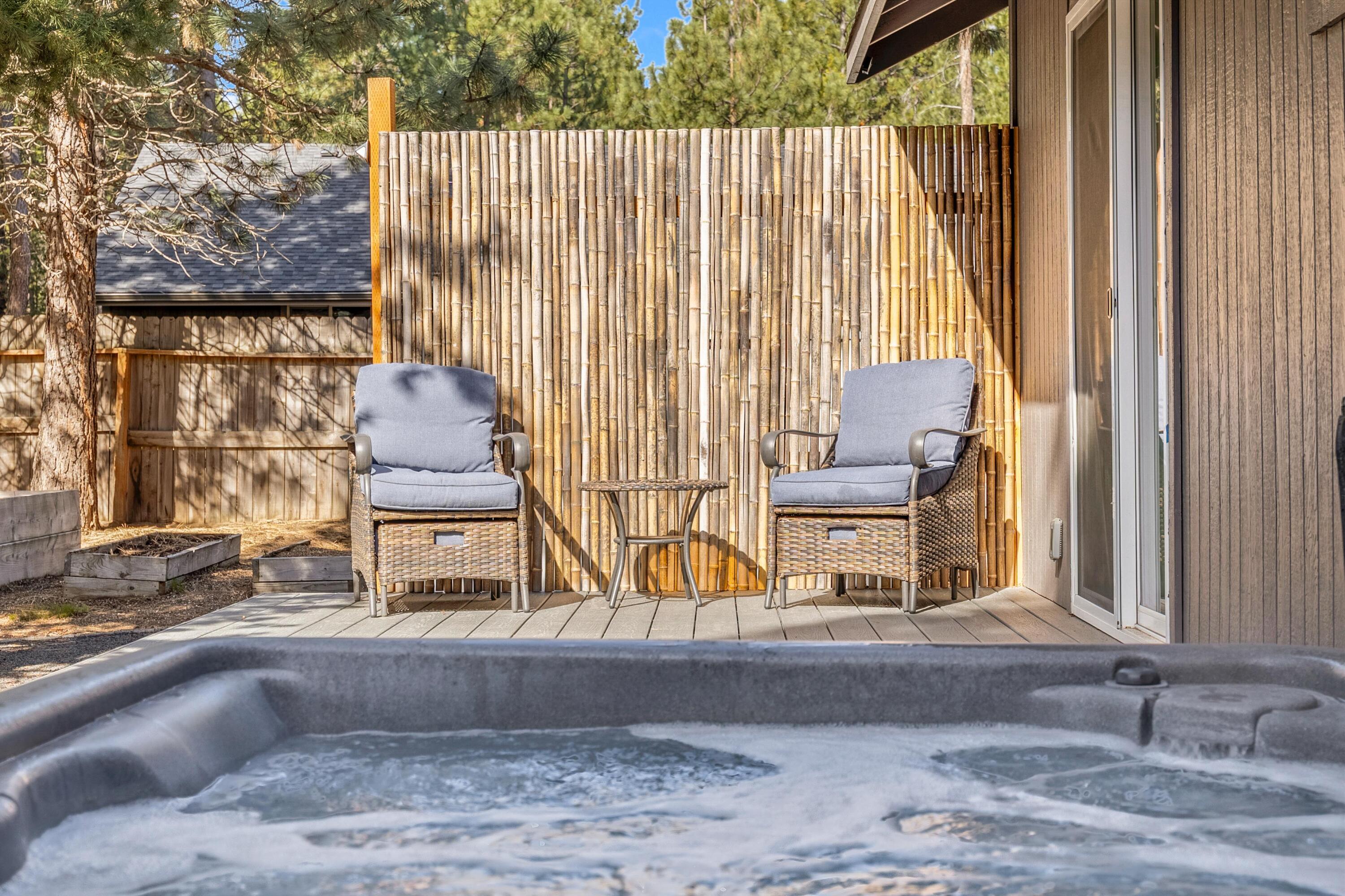 16983 Jacinto Road Bend, OR 97707 - Photo 19 of 29 a room with a bed and a chair