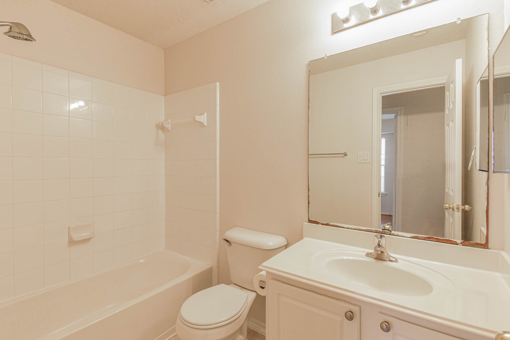 213 Summerhaze Circle Spring, TX 77382 - Photo 29 of 32 Second full bath upstairs