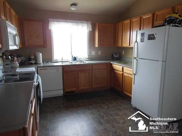 244 Dundee Ridge Drive Dundee, MI 48131 - Photo 11 of 27 21245467-10.JPG