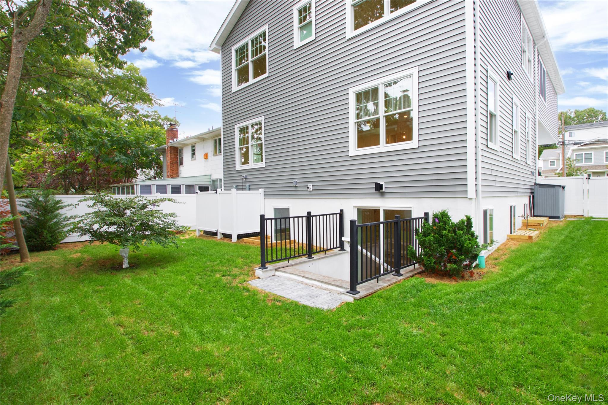 48b Linwood Road North, Unit B Port Washington, NY 11050 - Photo 24 of 25 Gallery Image 24