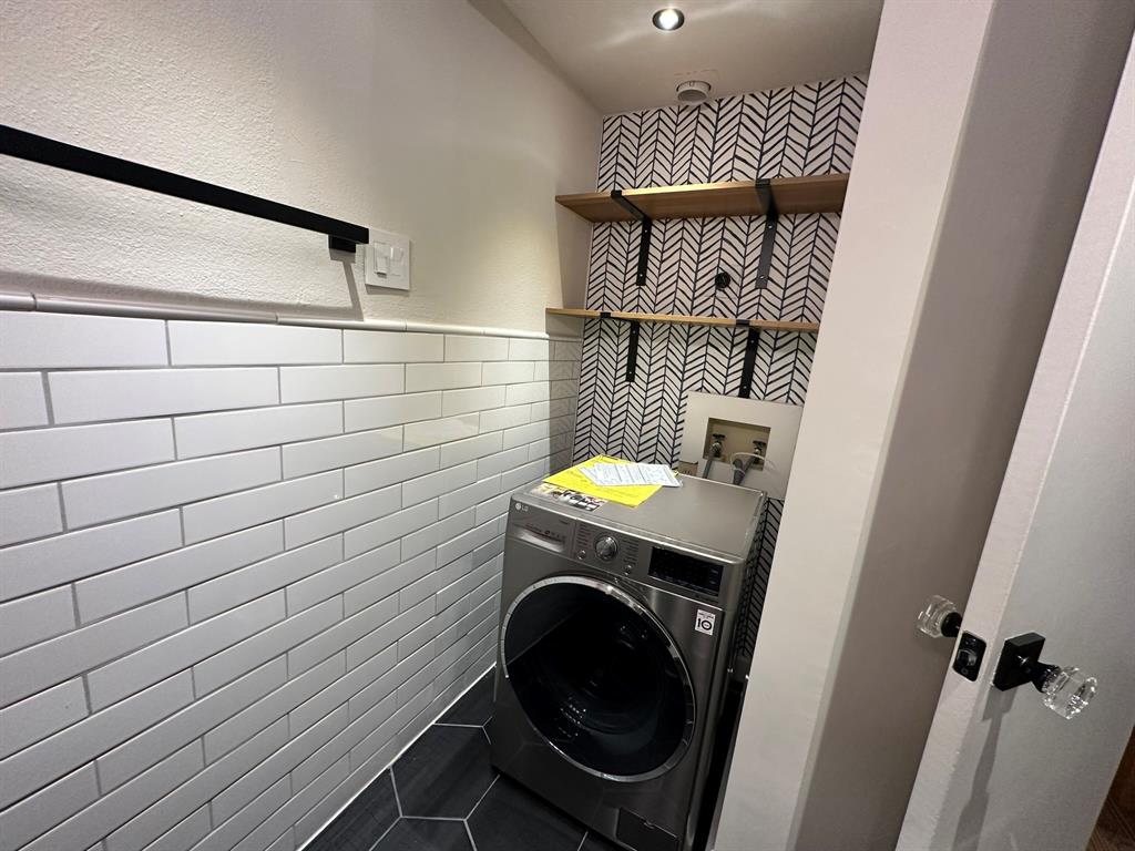 18333 Roehampton Drive, Unit 1524 Dallas, TX 75252 - Photo 8 of 21 a utility room with dryer and washer
