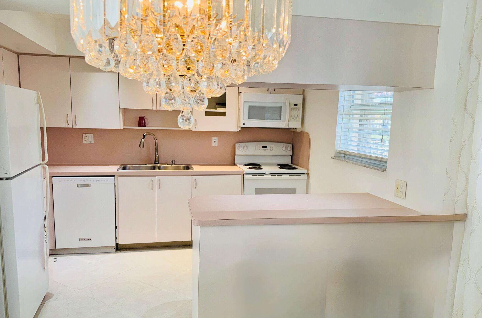 2600 South Kanner Highway, Unit Q12 Stuart, FL 34994 - Photo 5 of 18 IMG_3425