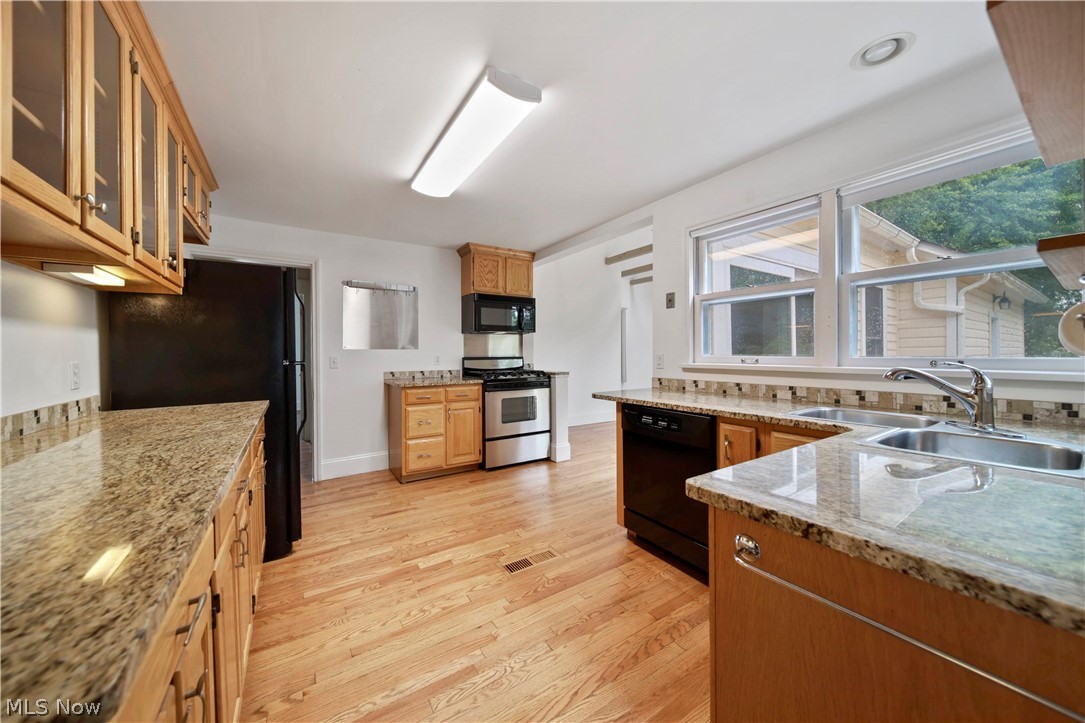1927 Brainard Road Cleveland, OH 44124 - Photo 10 of 30