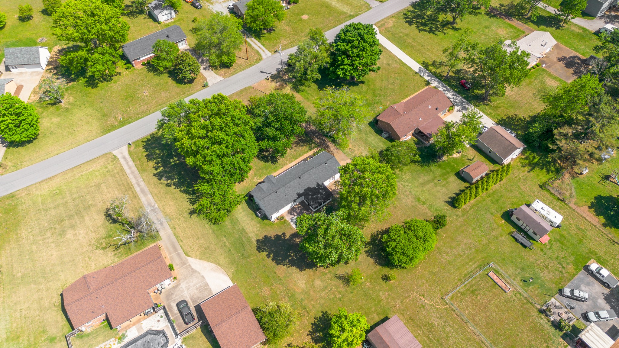 310 Lisa Lane Gallatin, TN 37066 - Photo 2 of 52