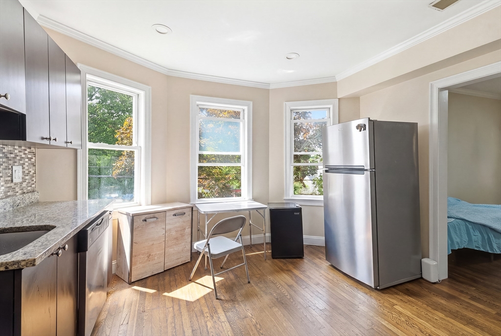 39 Glen Road Boston, MA 02130 - Photo 7 of 42
