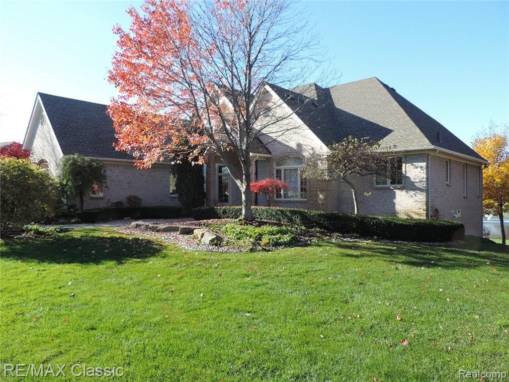 328 Inverness Highland, MI 48357 - Photo 1 of 41 DSCN5246.JPG