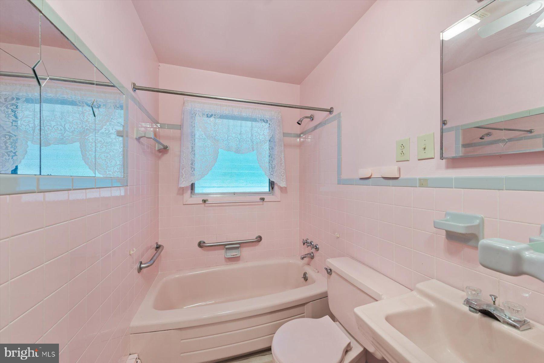 504 Swan Road Salisbury, MD 21801 - Photo 26 of 46 Full Hall Bath