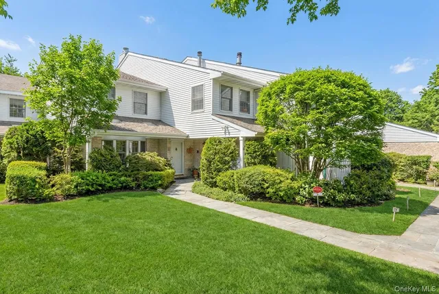 $1,850,000 | 520 Hampton Road, Unit 5, Southampton, NY 11968