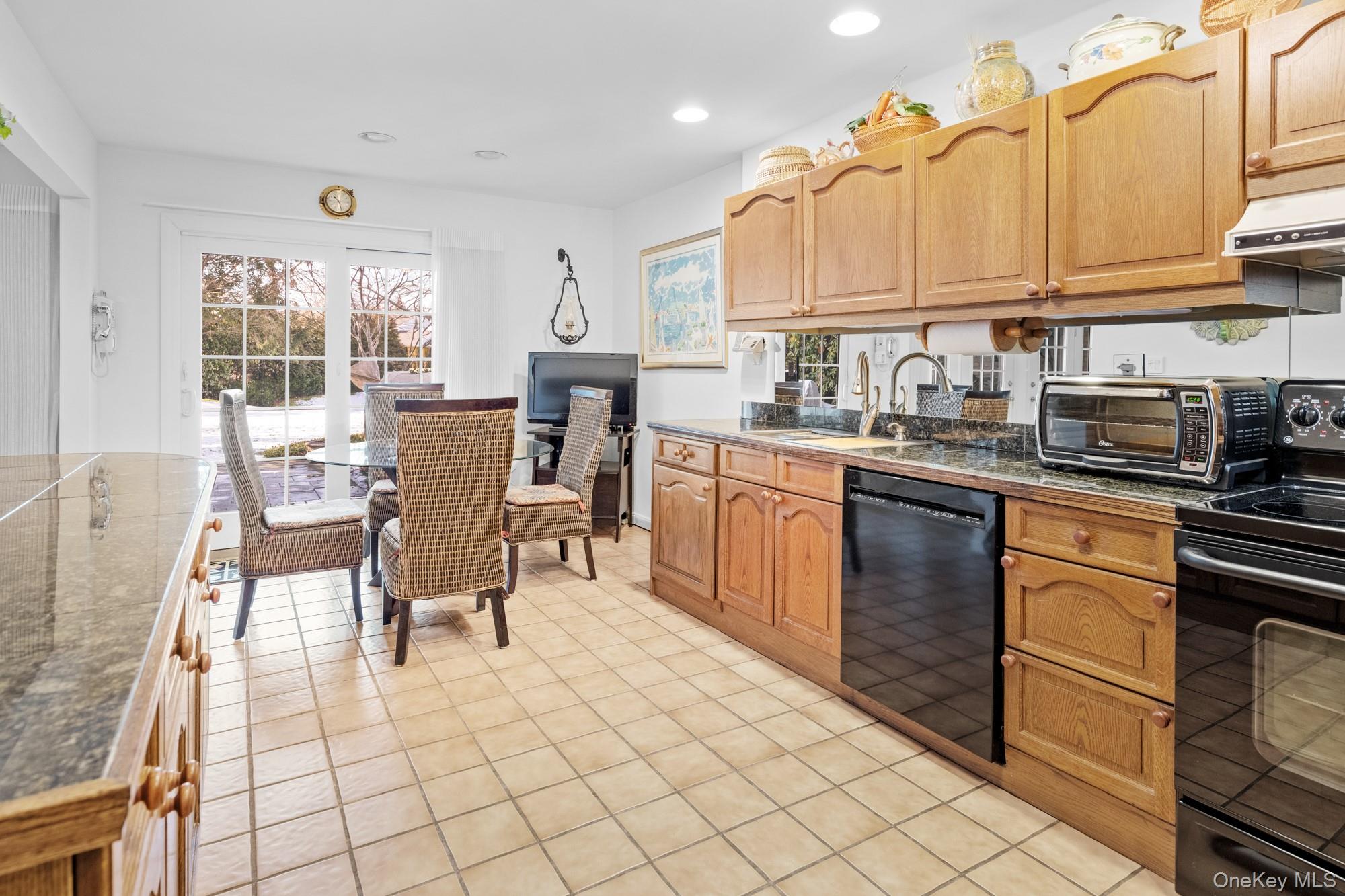 520 Hampton Road, Unit 5 Southampton, NY 11968 - Photo 11 of 30