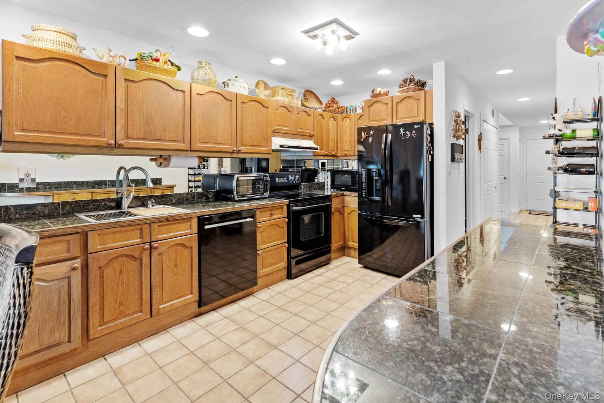 520 Hampton Road, Unit 5 Southampton, NY 11968 - Photo 12 of 30