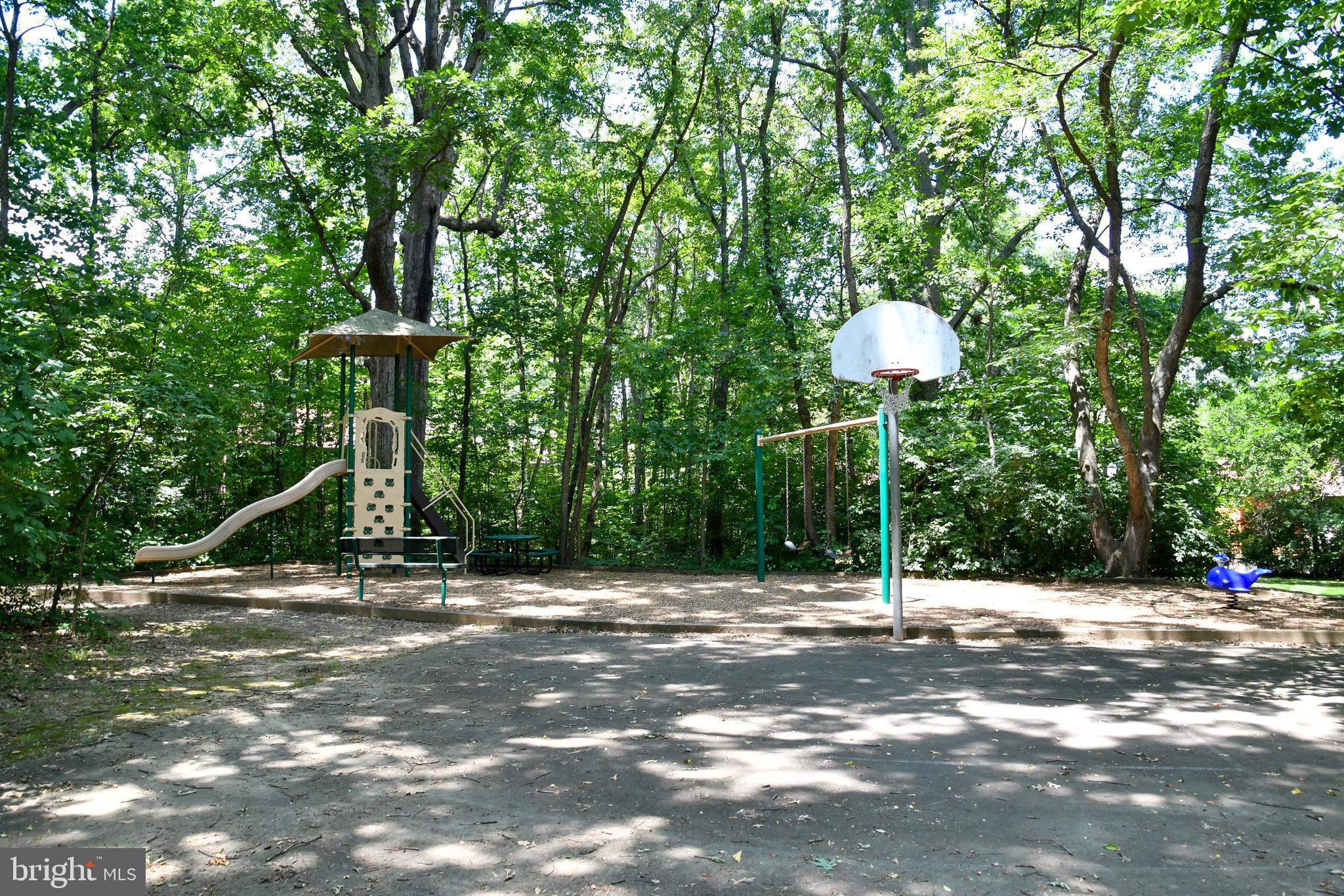 2005 Approach Lane Reston, VA 20191 - Photo 30 of 35 Gallery Image 30