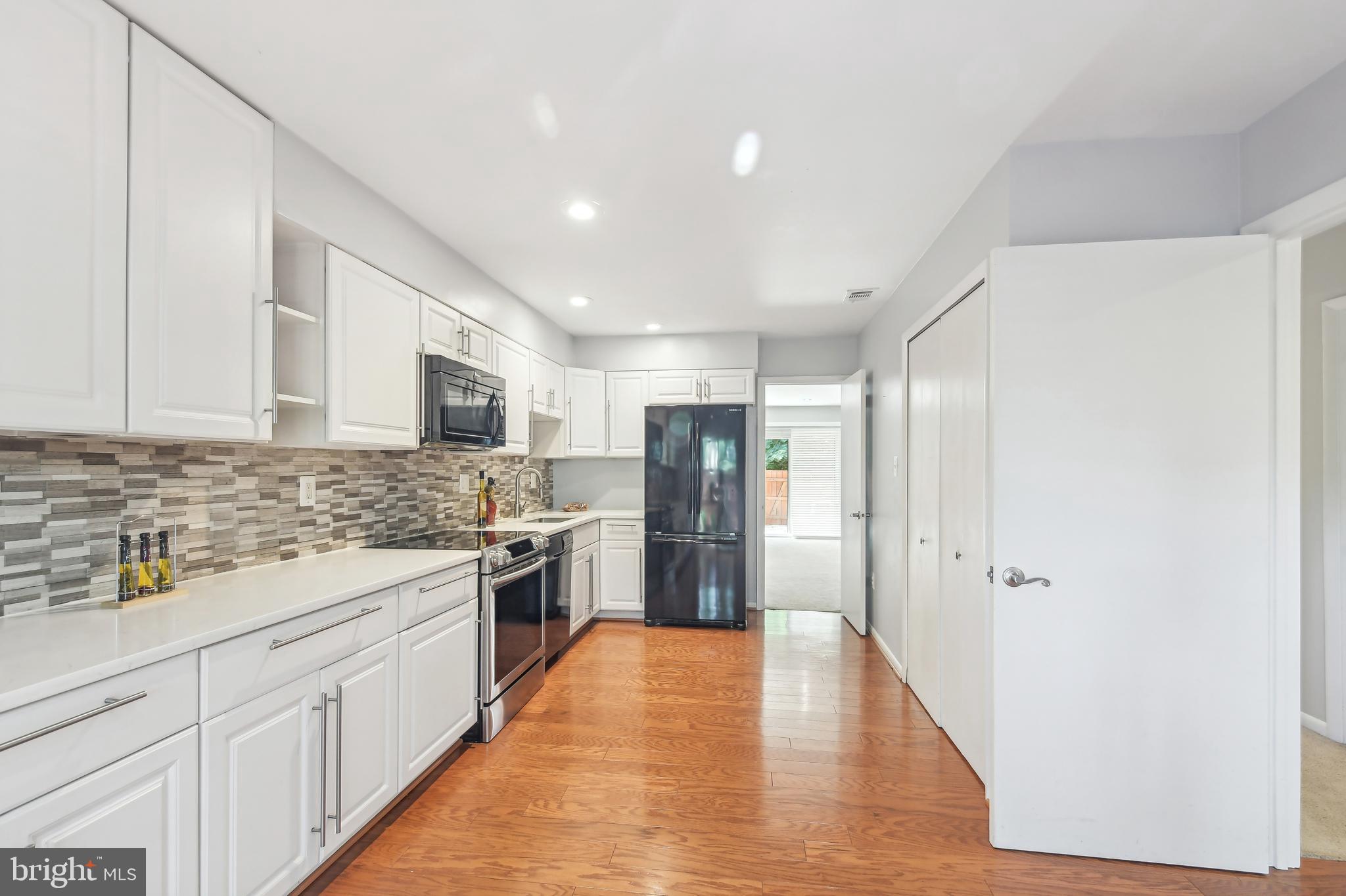 2005 Approach Lane Reston, VA 20191 - Photo 3 of 35 Gallery Image 3
