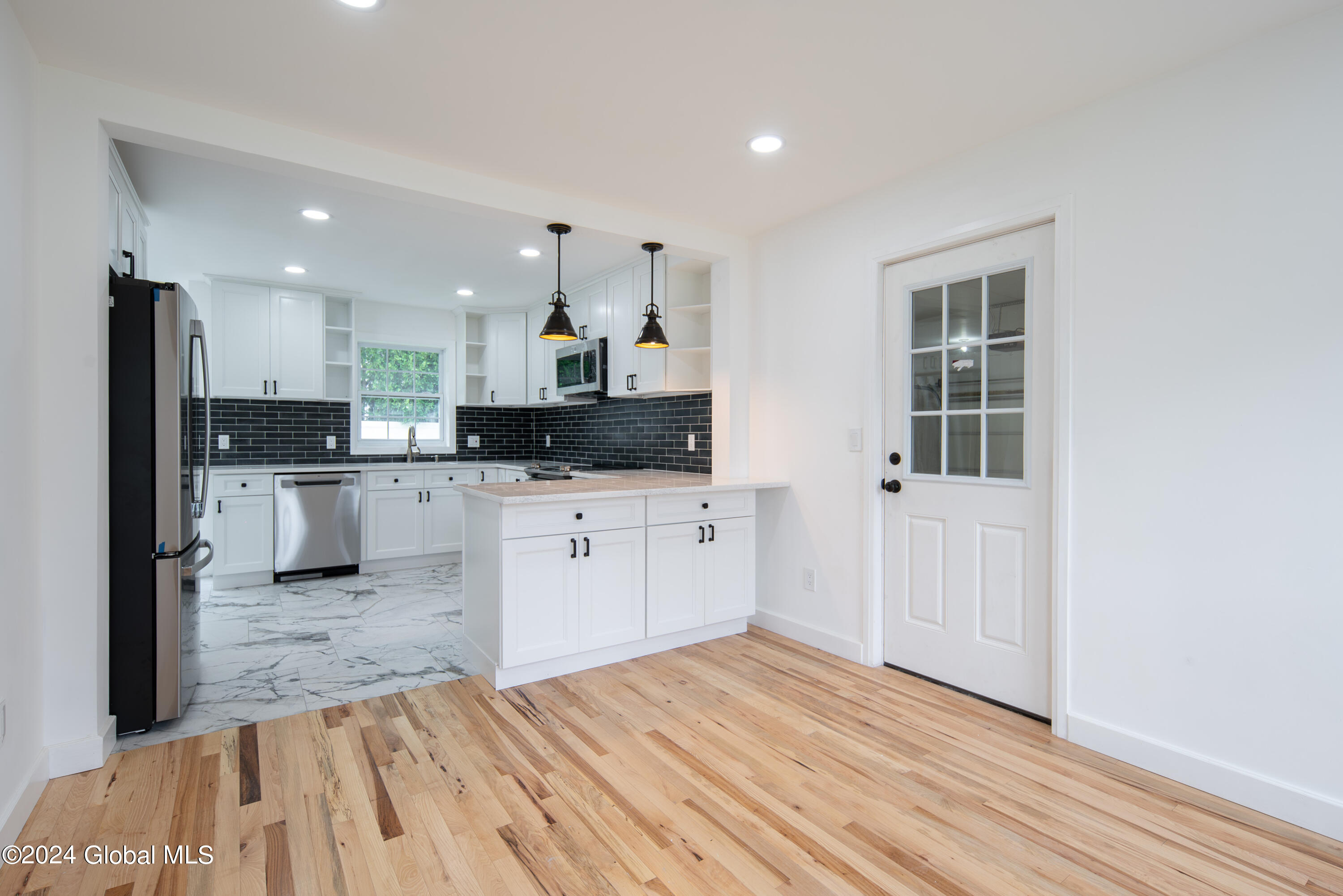 2285 Troy Schenectady Road Niskayuna, NY 12309 - Photo 12 of 67 011
