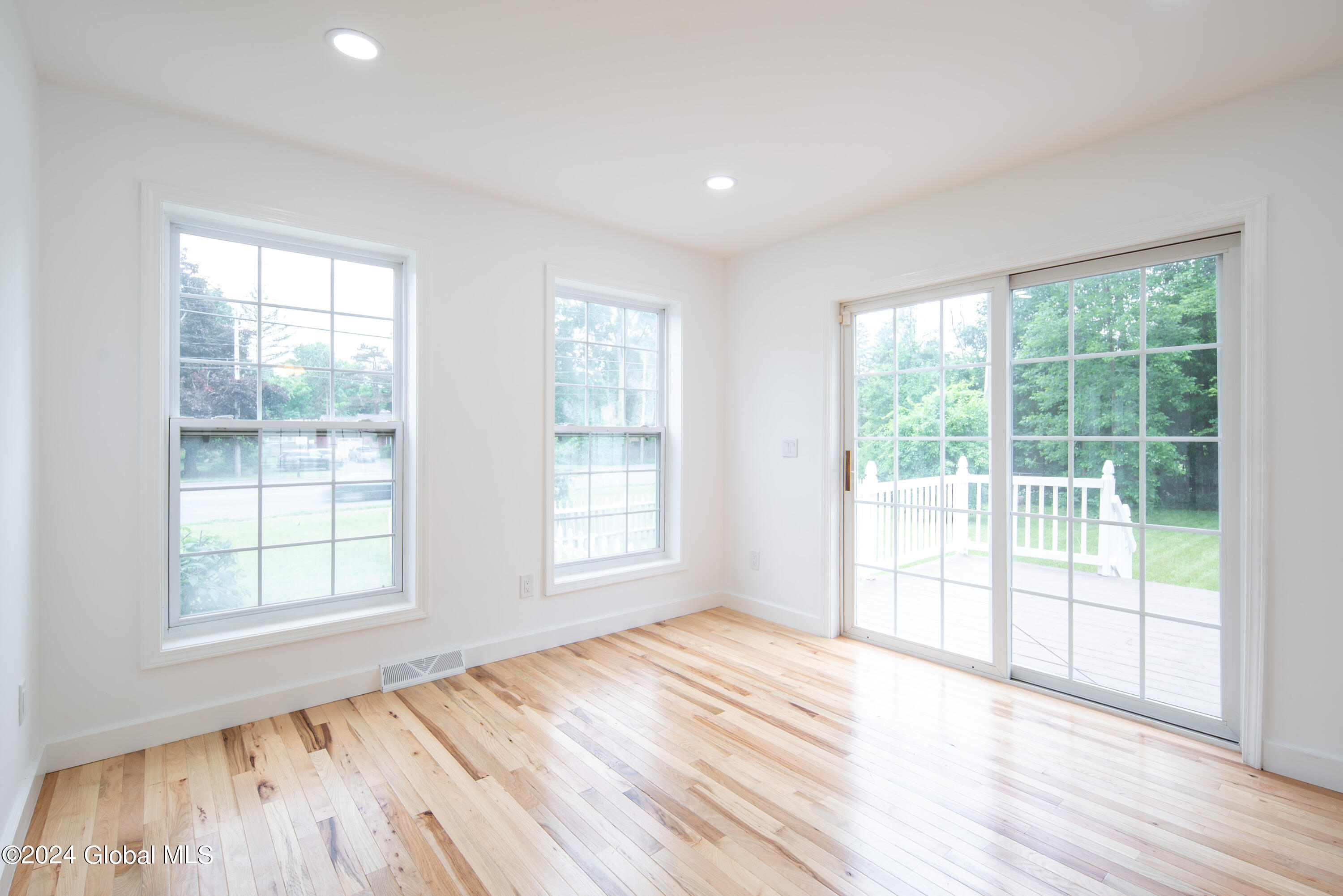 2285 Troy Schenectady Road Niskayuna, NY 12309 - Photo 17 of 67 016