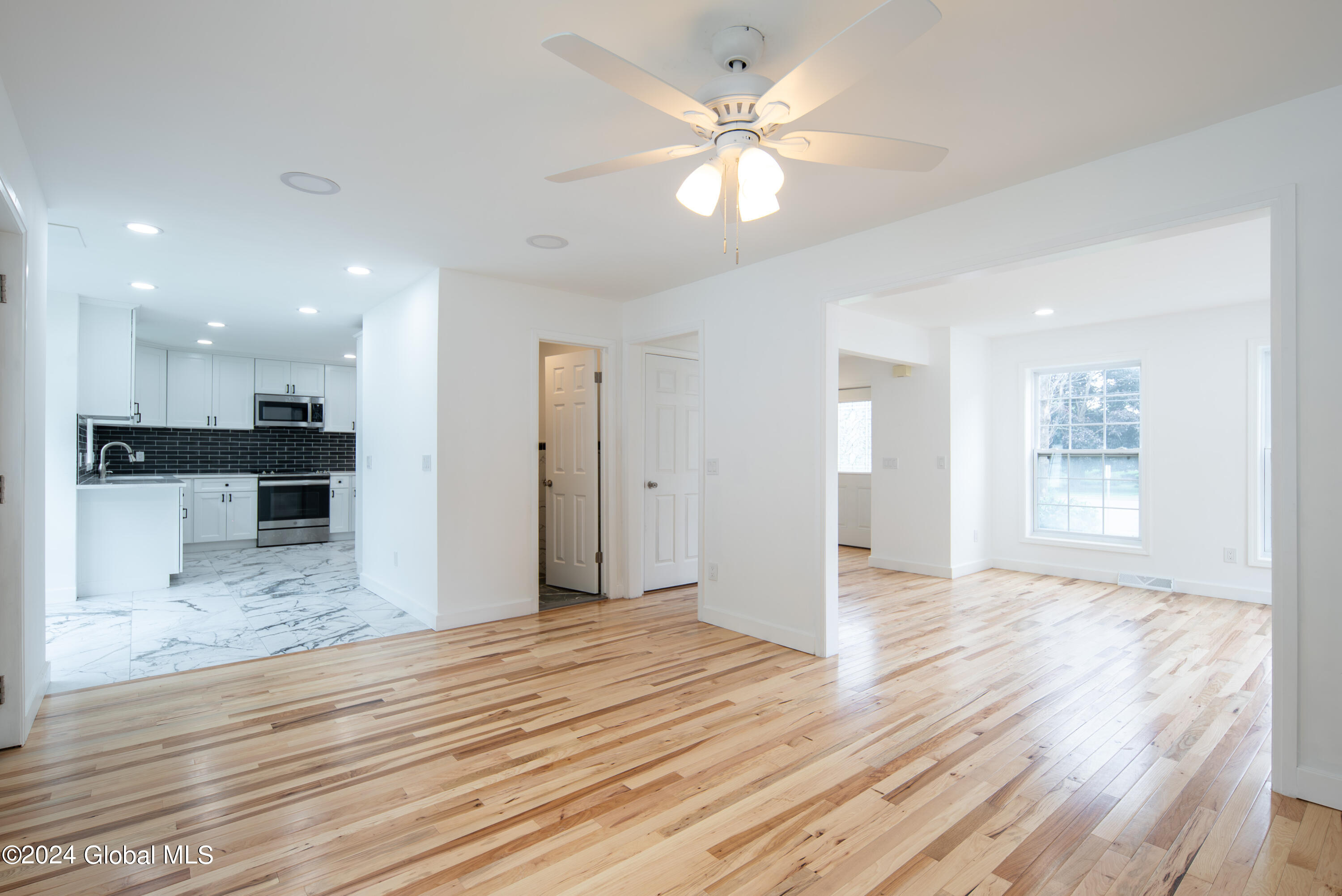 2285 Troy Schenectady Road Niskayuna, NY 12309 - Photo 19 of 67 018