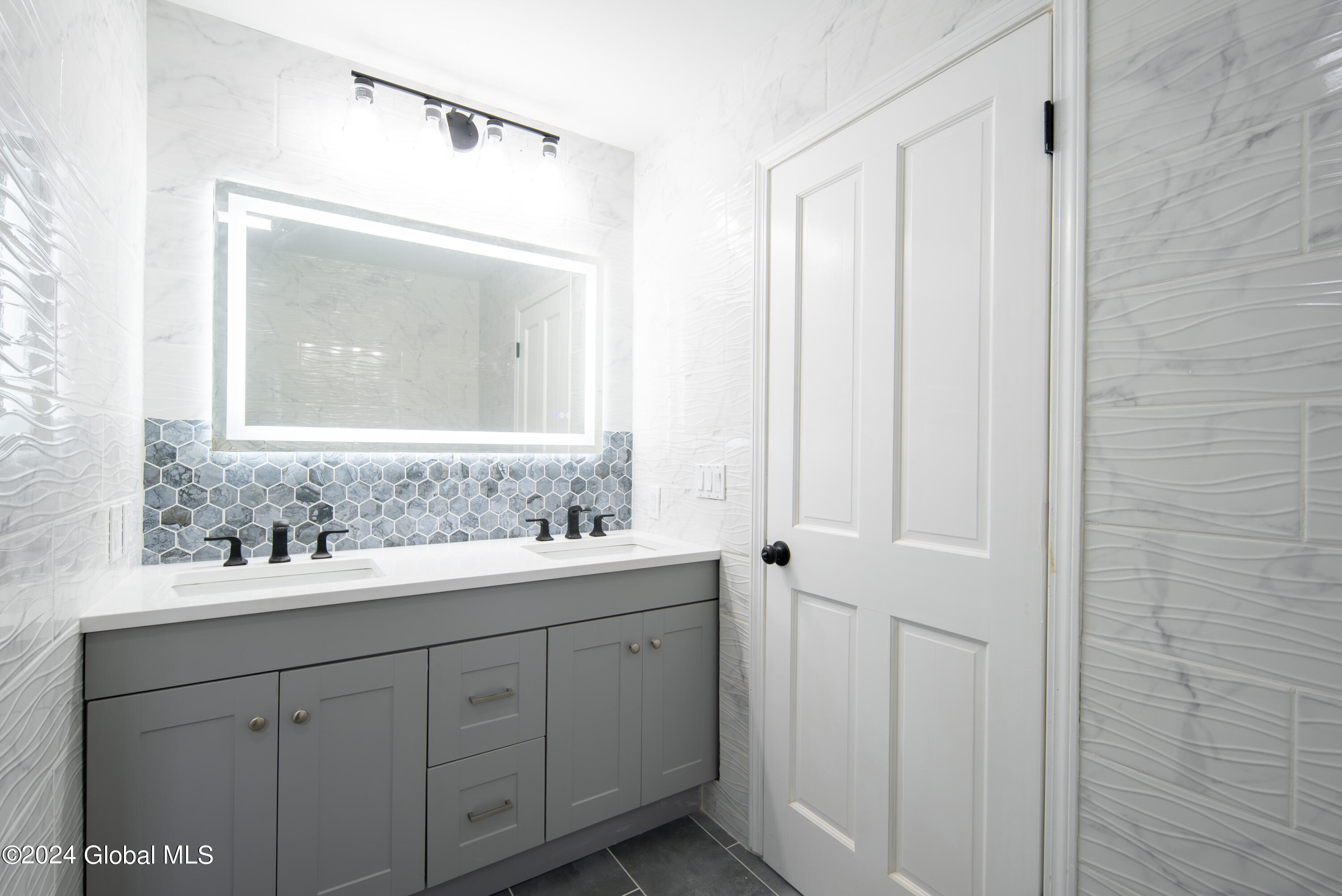 2285 Troy Schenectady Road Niskayuna, NY 12309 - Photo 33 of 67 032
