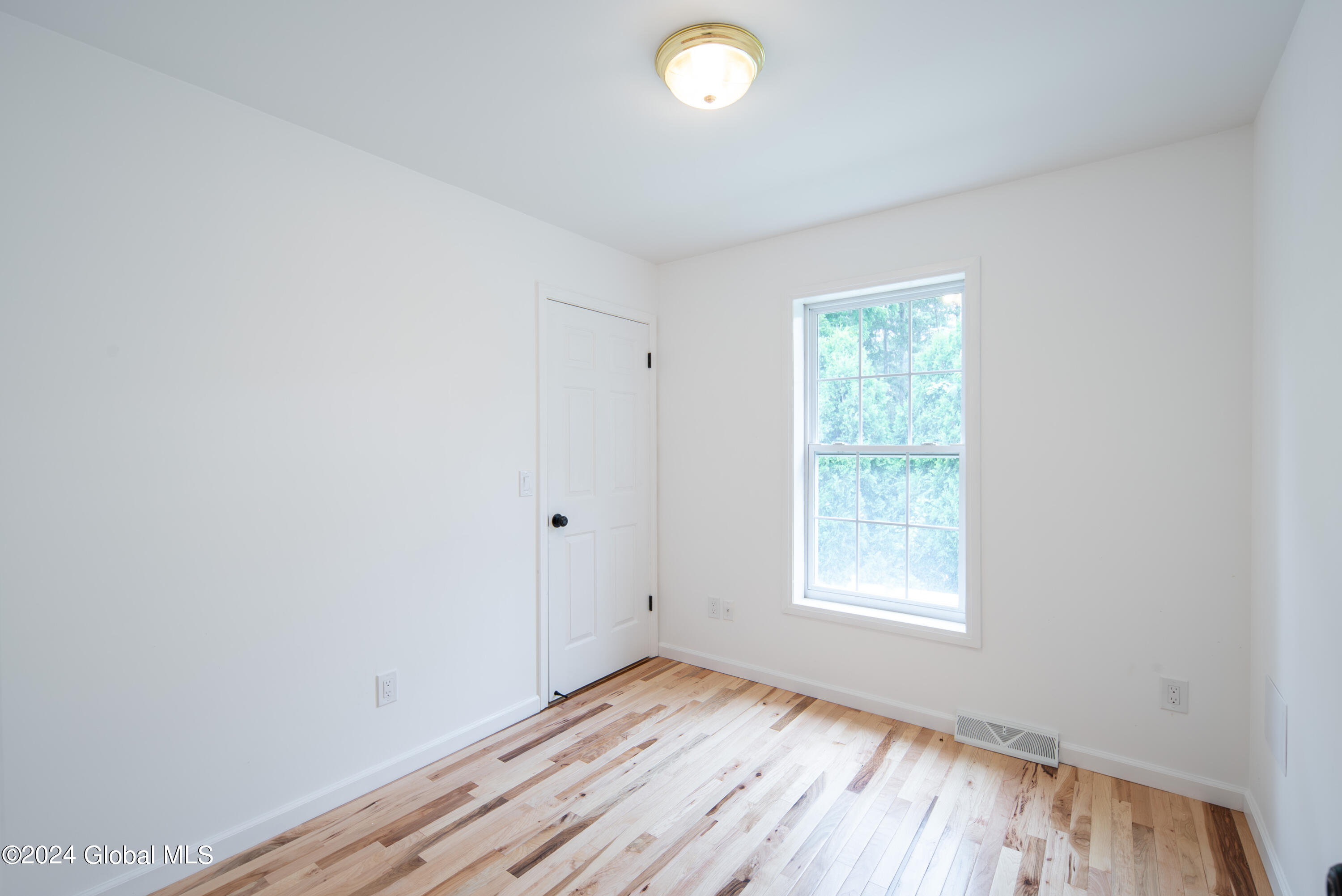 2285 Troy Schenectady Road Niskayuna, NY 12309 - Photo 35 of 67 034