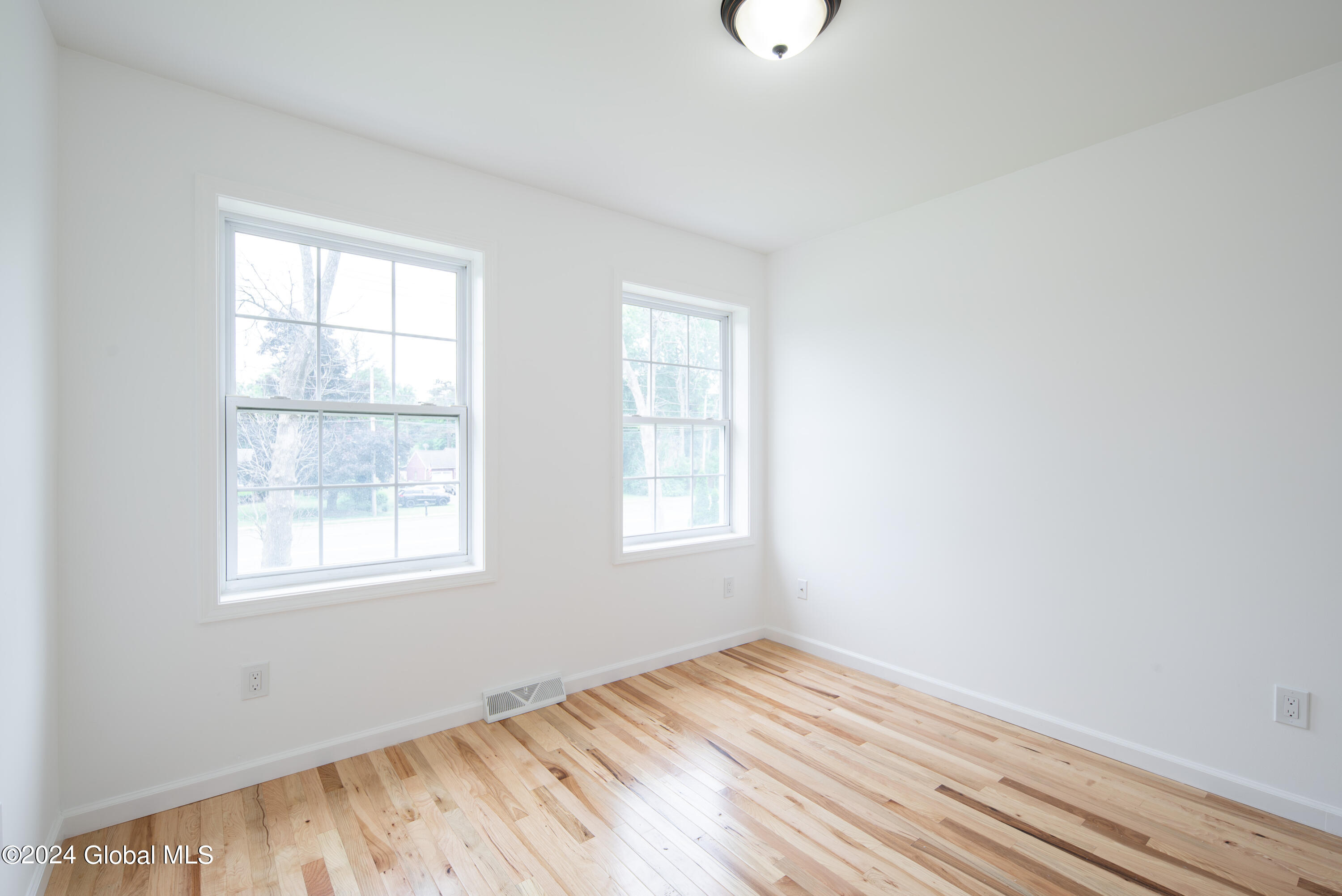 2285 Troy Schenectady Road Niskayuna, NY 12309 - Photo 38 of 67 037