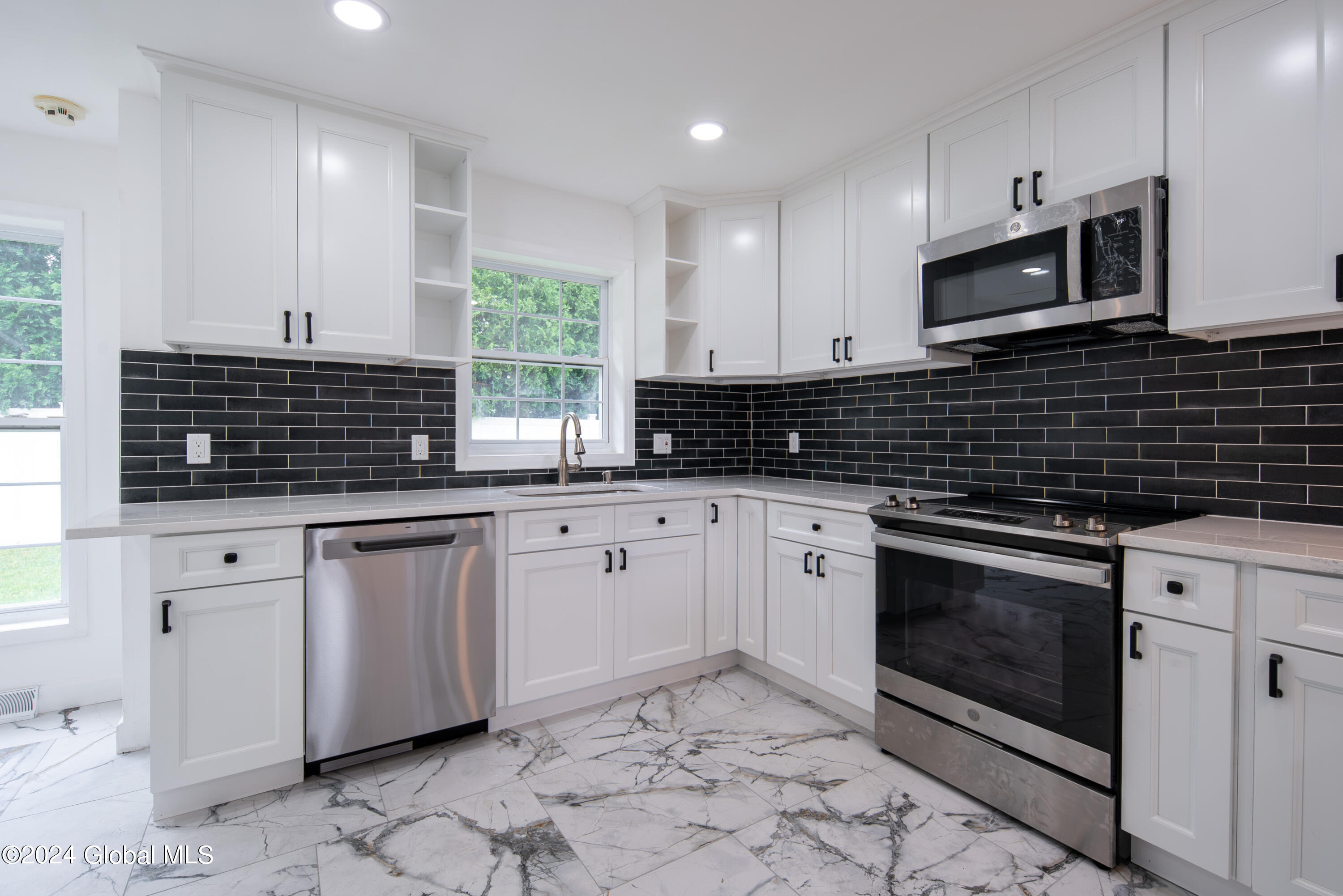 2285 Troy Schenectady Road Niskayuna, NY 12309 - Photo 6 of 67 005