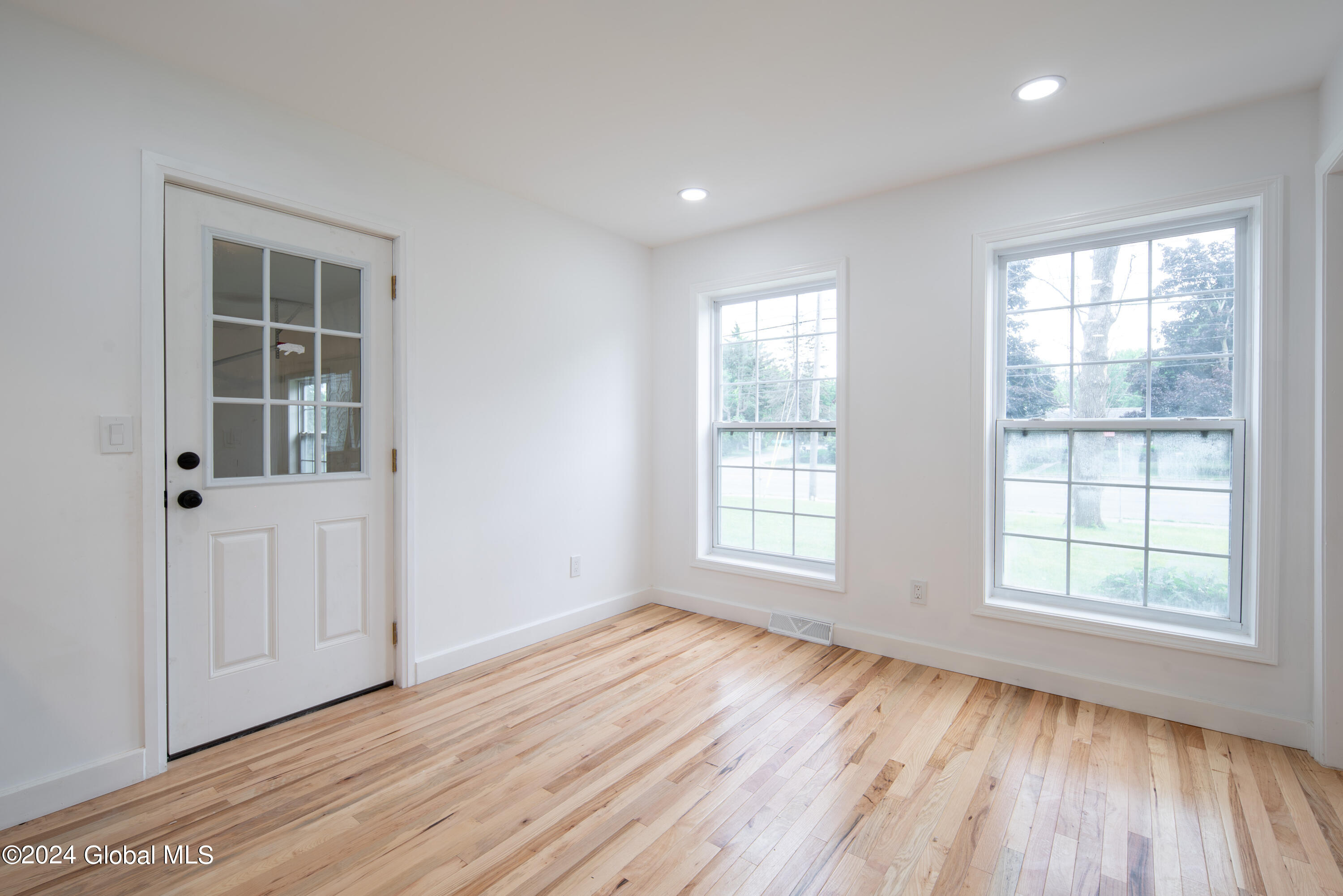 2285 Troy Schenectady Road Niskayuna, NY 12309 - Photo 9 of 67 008