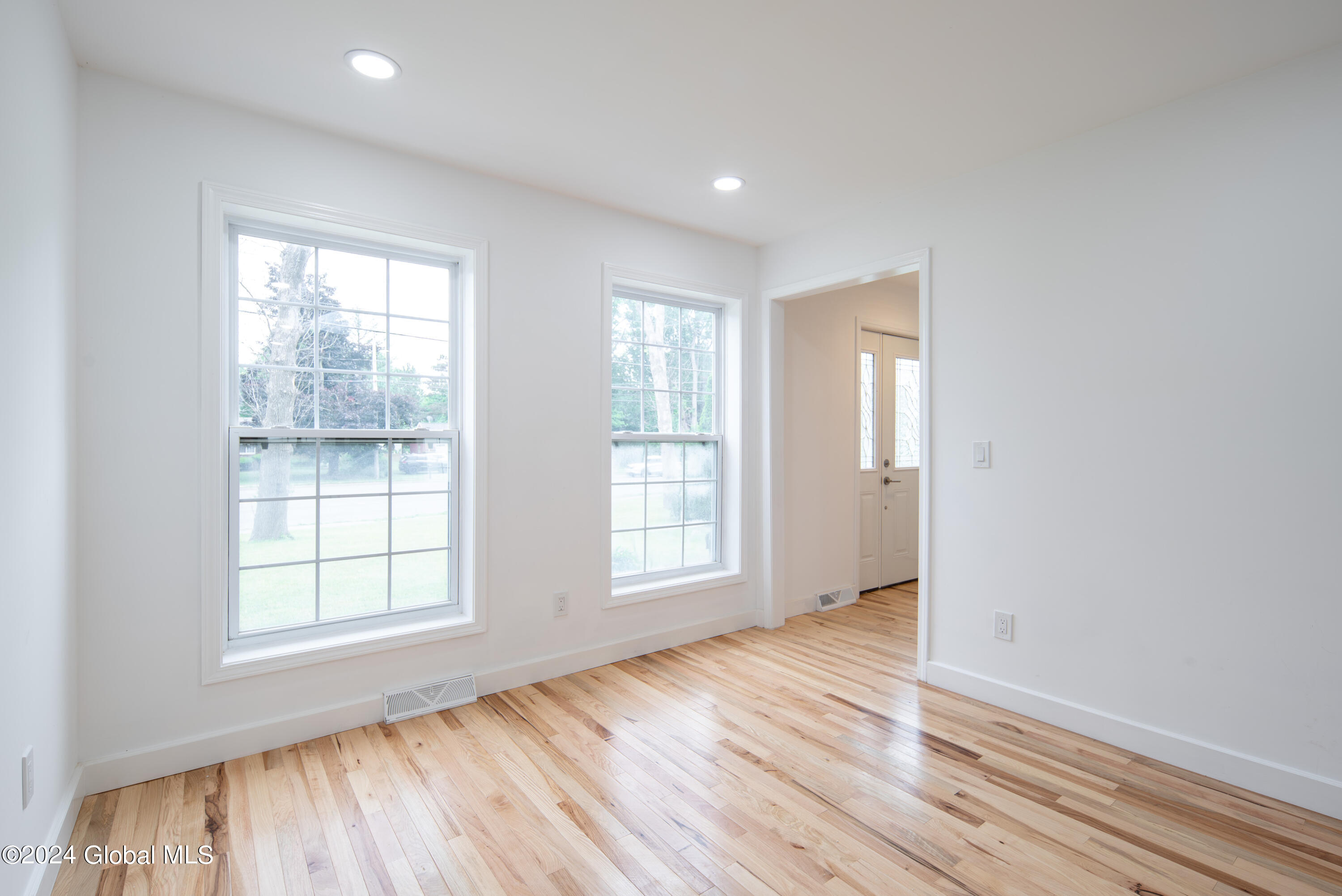 2285 Troy Schenectady Road Niskayuna, NY 12309 - Photo 10 of 67 009