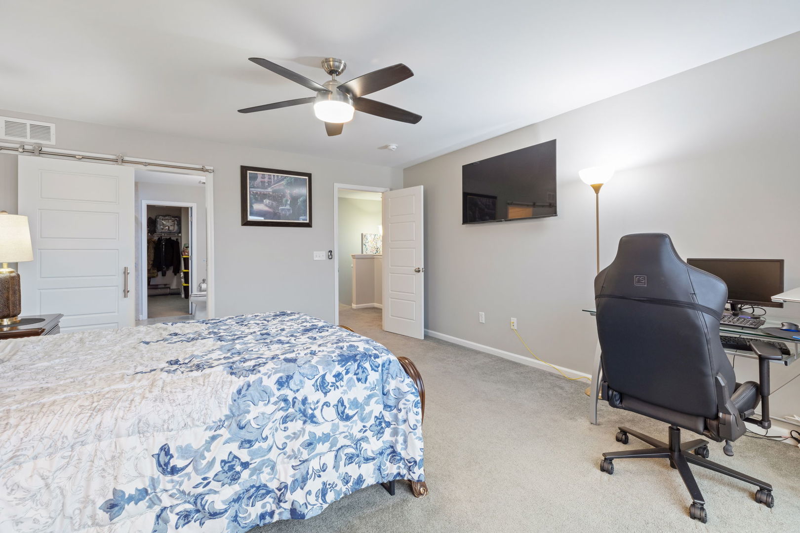 993 Times Square Drive Aurora, IL 60504 - Photo 12 of 26 a bedroom with a workspace