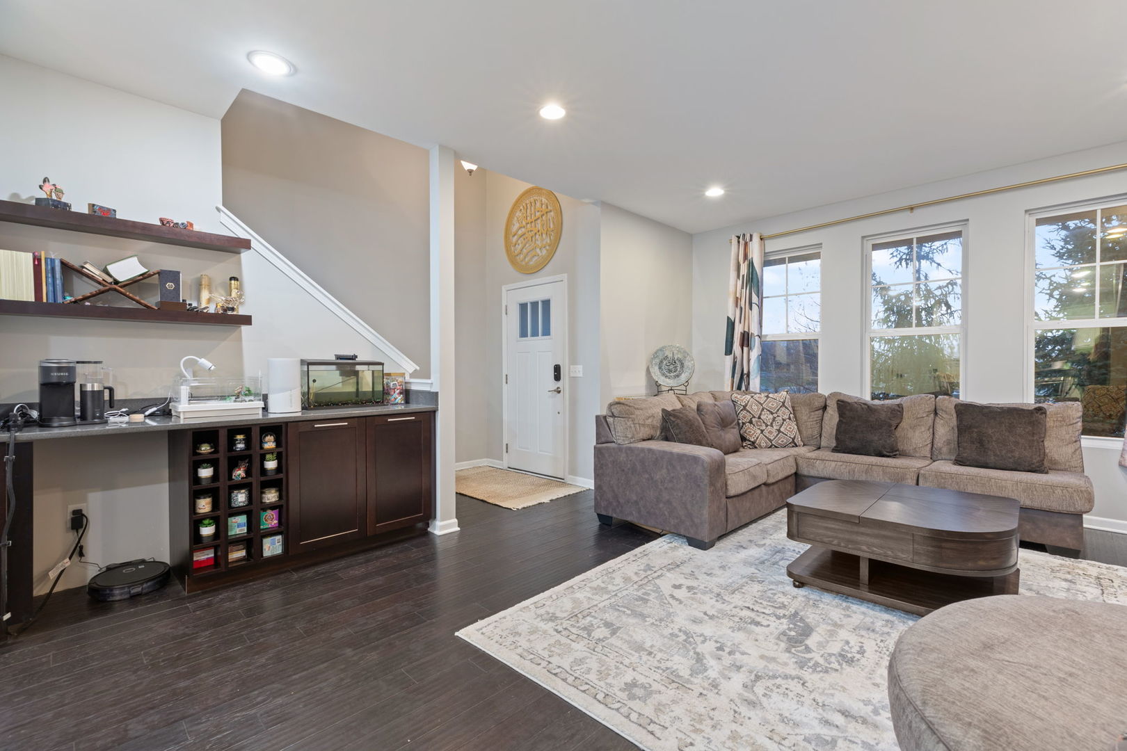 993 Times Square Drive Aurora, IL 60504 - Photo 4 of 26 a living room with furniture and wooden floor