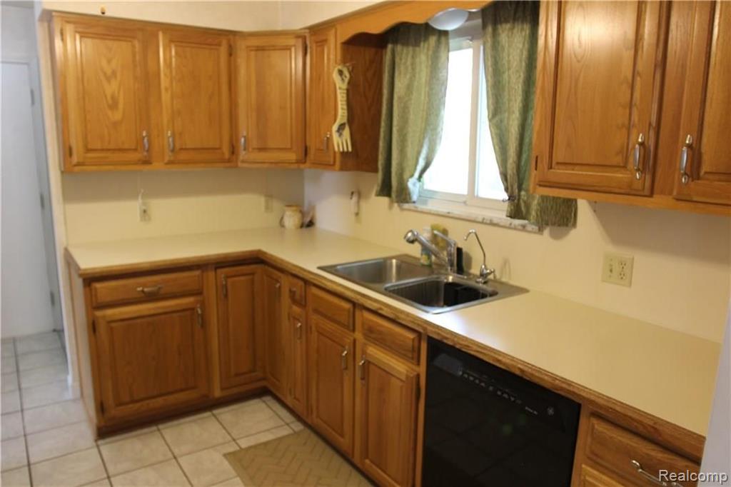 12355 Jennings Road Linden, MI 48451 - Photo 3 of 24