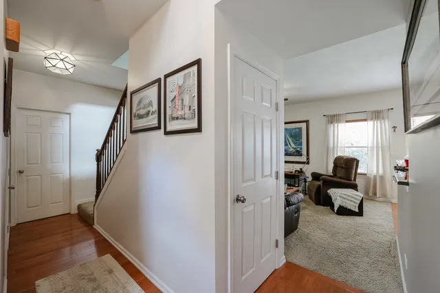 $380,000 | 7 Michael Court, Lake In The Hills, IL 60156