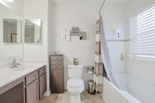 $380,000 | 7 Michael Court, Lake In The Hills, IL 60156