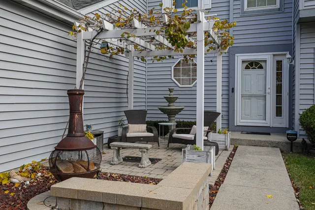 $380,000 | 7 Michael Court, Lake In The Hills, IL 60156