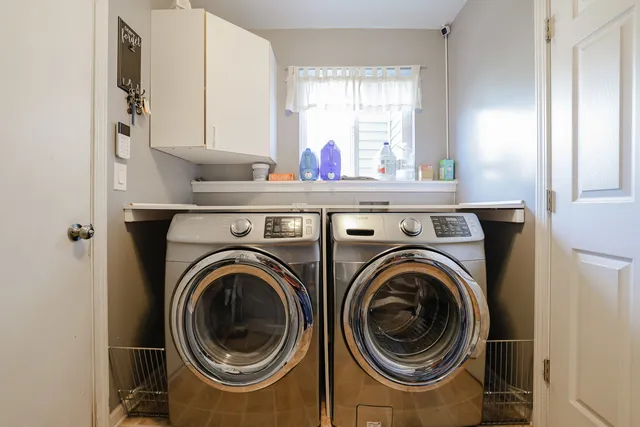 $380,000 | 7 Michael Court, Lake In The Hills, IL 60156