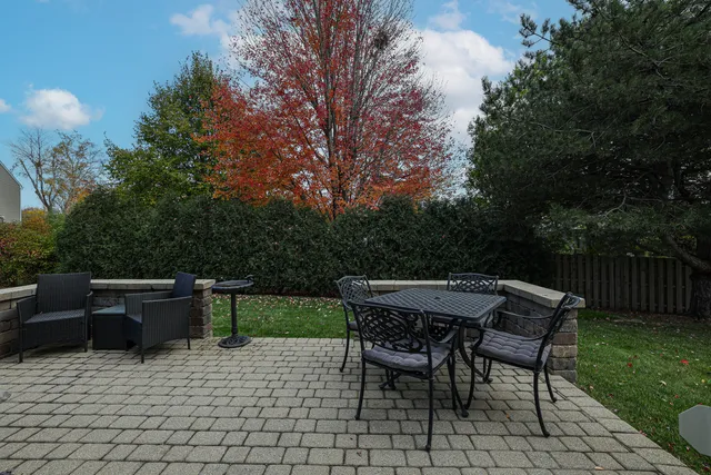 $380,000 | 7 Michael Court, Lake In The Hills, IL 60156