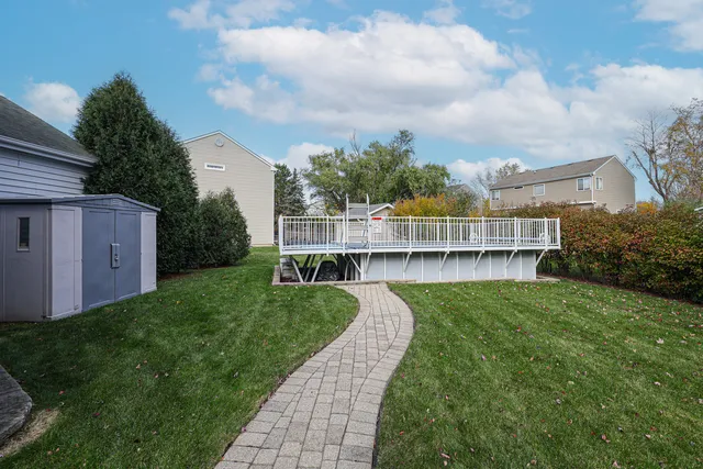 $380,000 | 7 Michael Court, Lake In The Hills, IL 60156