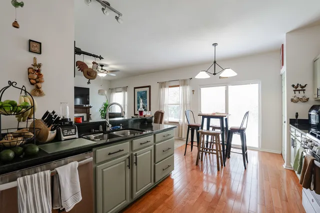 $380,000 | 7 Michael Court, Lake In The Hills, IL 60156