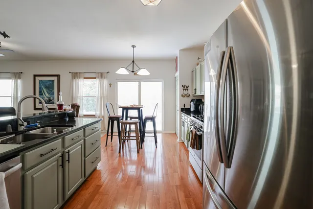 $380,000 | 7 Michael Court, Lake In The Hills, IL 60156