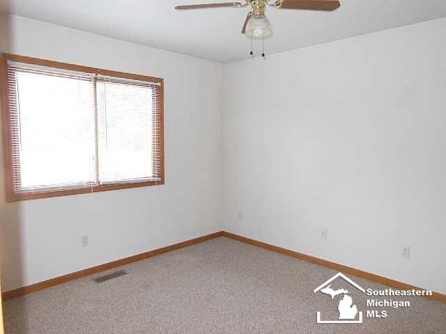 7340 Douglas Road Lambertville, MI 48144 - Photo 15 of 17 20435682-14.JPG