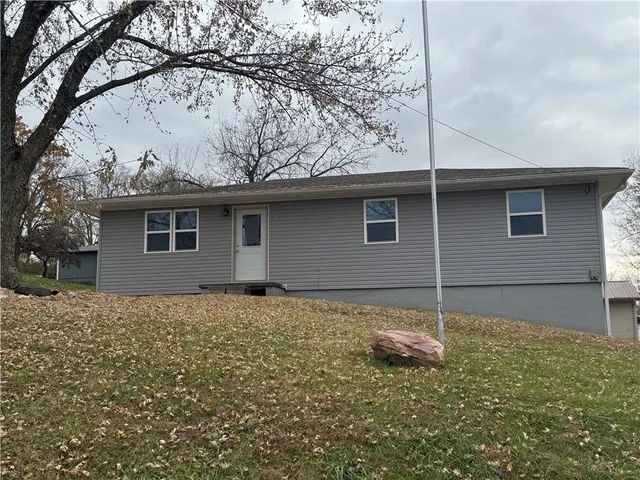 $179,000 | 114 Hickory Street, Mound City, MO 64470