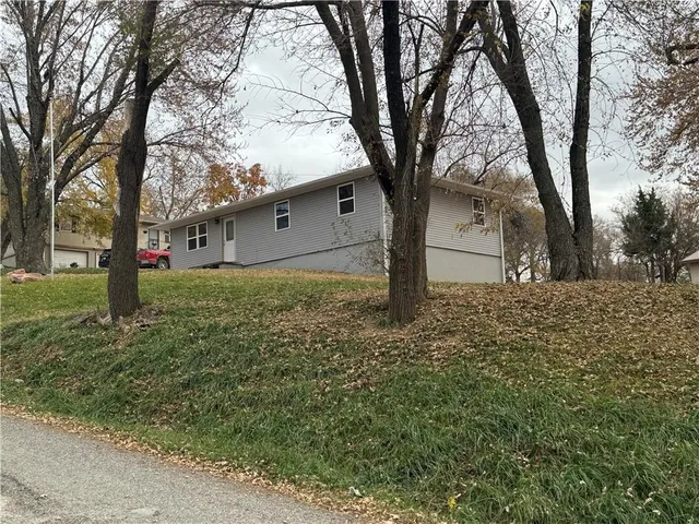 $179,000 | 114 Hickory Street, Mound City, MO 64470