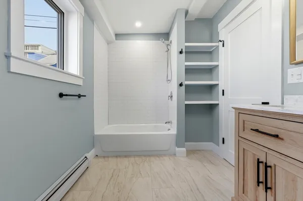 $3,700 | 20 Beacon Street, Unit 2, Gloucester, MA 01930