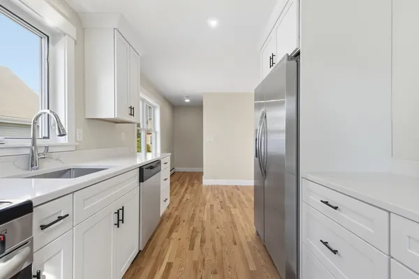 $3,700 | 20 Beacon Street, Unit 2, Gloucester, MA 01930