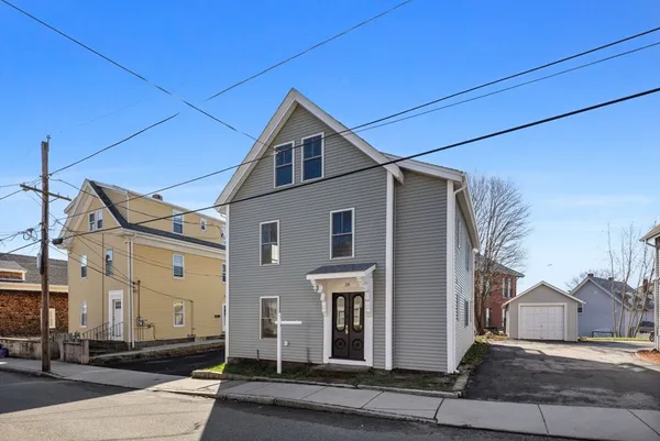 $3,700 | 20 Beacon Street, Unit 2, Gloucester, MA 01930