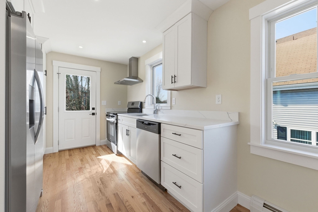 20 Beacon Street, Unit 2 Gloucester, MA 01930 - Photo 3 of 28