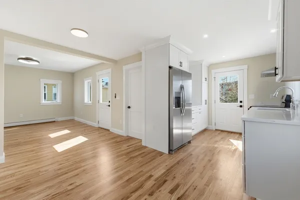 $3,700 | 20 Beacon Street, Unit 2, Gloucester, MA 01930