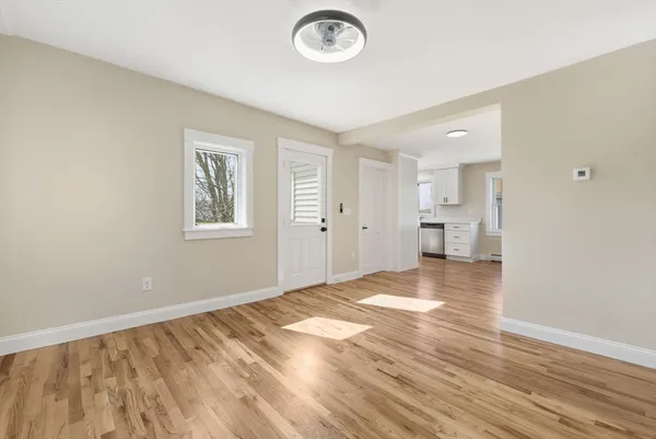 $3,700 | 20 Beacon Street, Unit 2, Gloucester, MA 01930