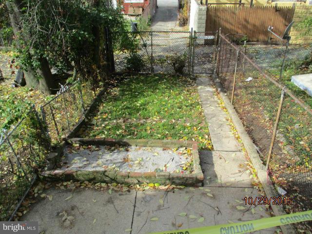 1022 Appleton Street Baltimore, MD 21217 - Photo 2 of 13 Exterior (Rear)