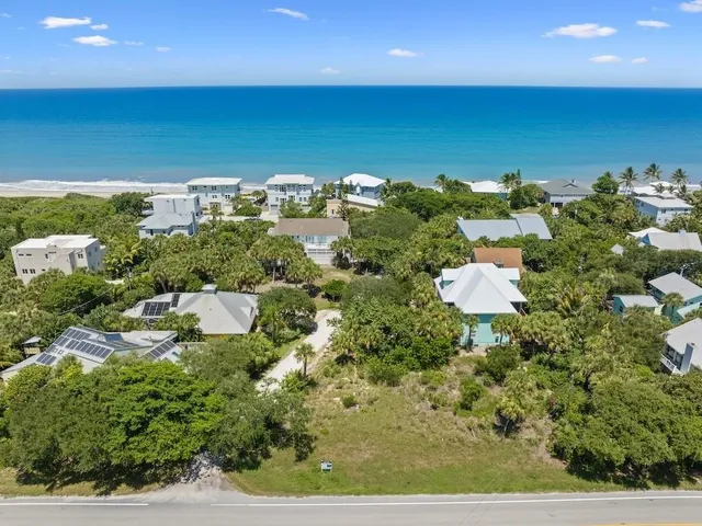 $795,000 | 1891 East Cayman Road, Vero Beach, FL 32963