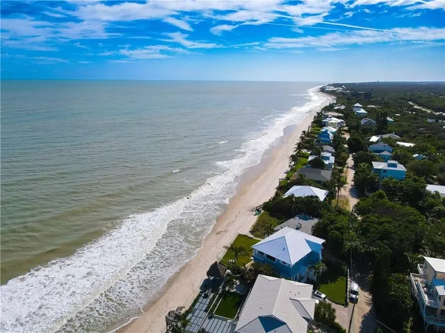 $795,000 | 1891 East Cayman Road, Vero Beach, FL 32963